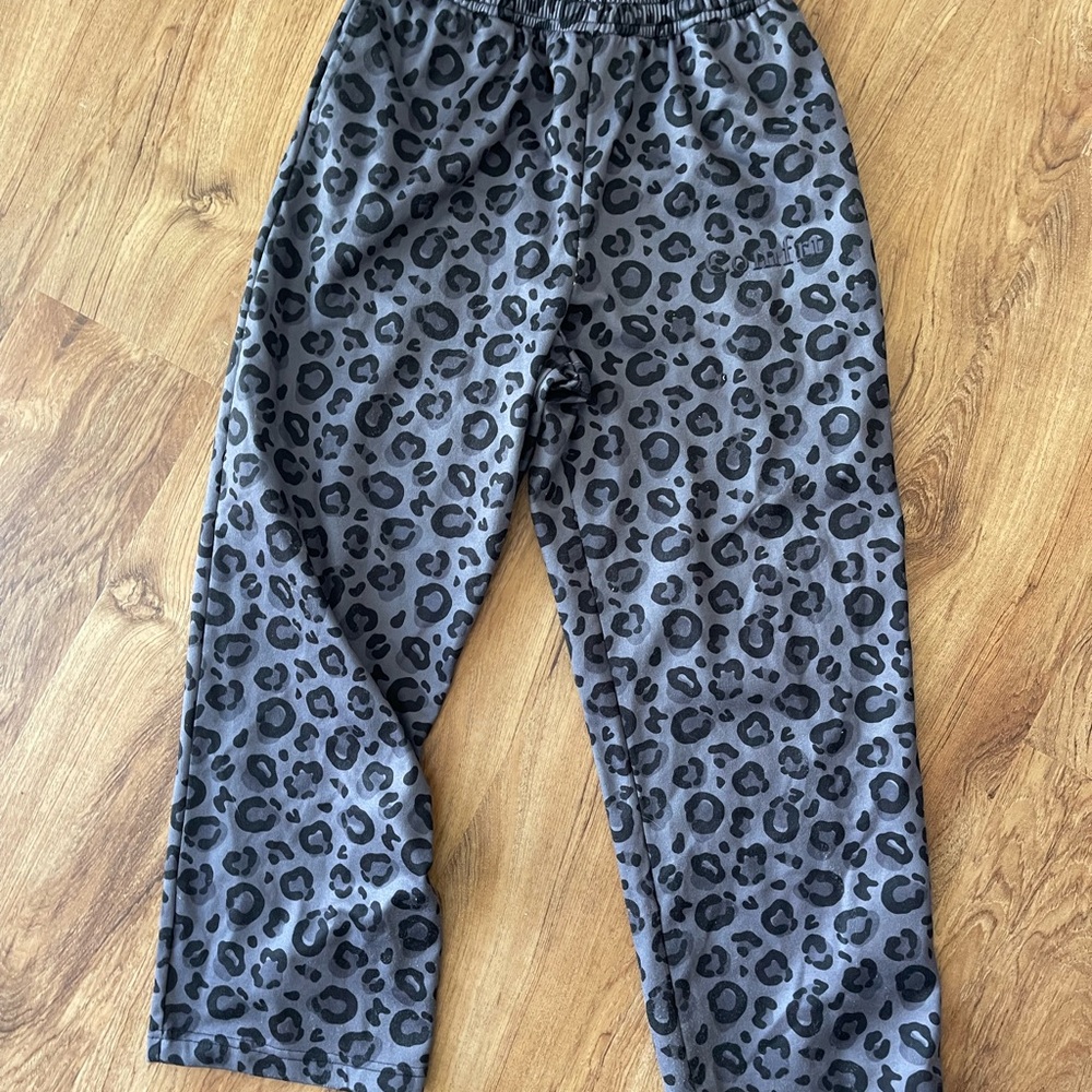 Comfrt Gray Leopard Wide Leg Pants - Women
